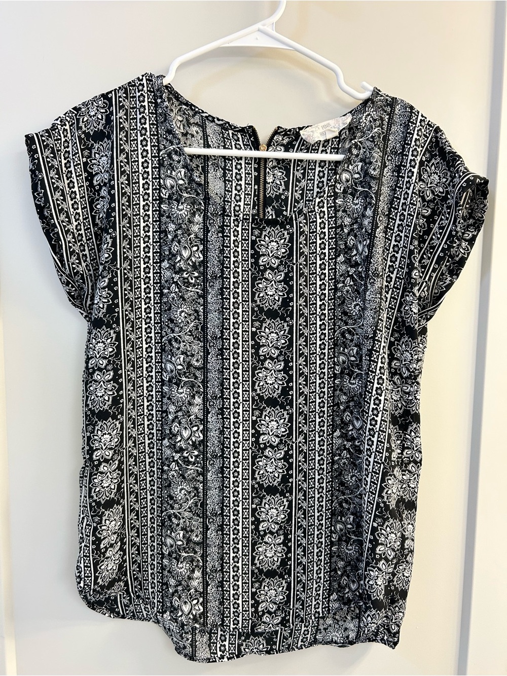 Pink Republic Black & White Printed Cap-Sleeve Blouse